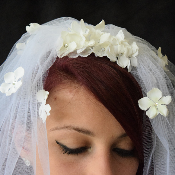 Flower and Jewel Embellished White Veil main image 5
